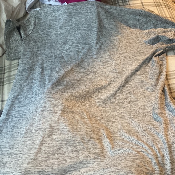 Nike athletic shirt - Picture 2 of 4